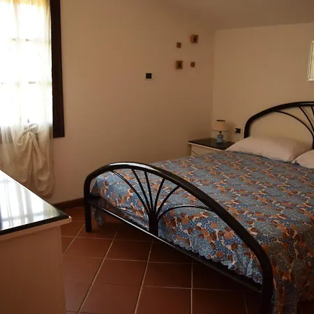 Arbatax, 200 Metres From The Beach: In With Garden, 2 Bedrooms アパート *