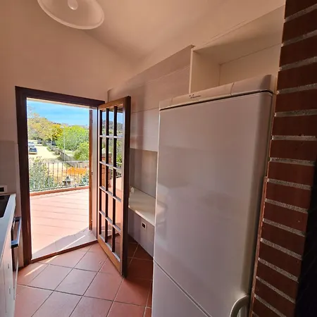 Arbatax, 200 Metres From The Beach: In With Garden, 2 Bedrooms 아파트 아르바탁스
