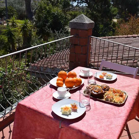 Arbatax, 200 Metres From The Beach: In With Garden, 2 Bedrooms アルバタクス